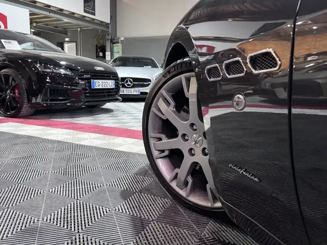 Maserati Granturismo view 10