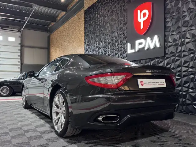 Maserati Granturismo view 5