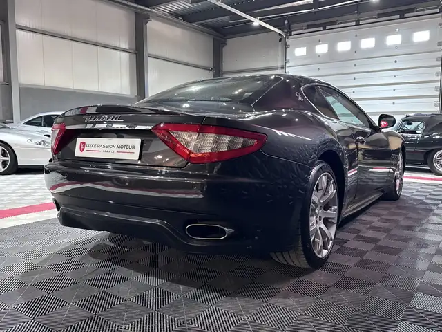 Maserati Granturismo view 8