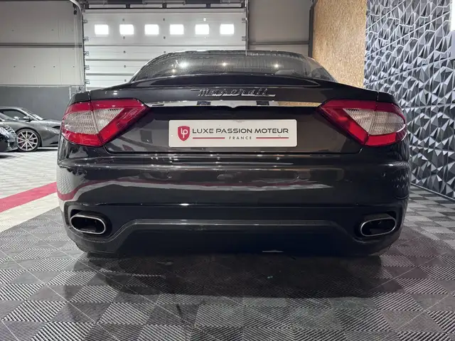 Maserati Granturismo view 7