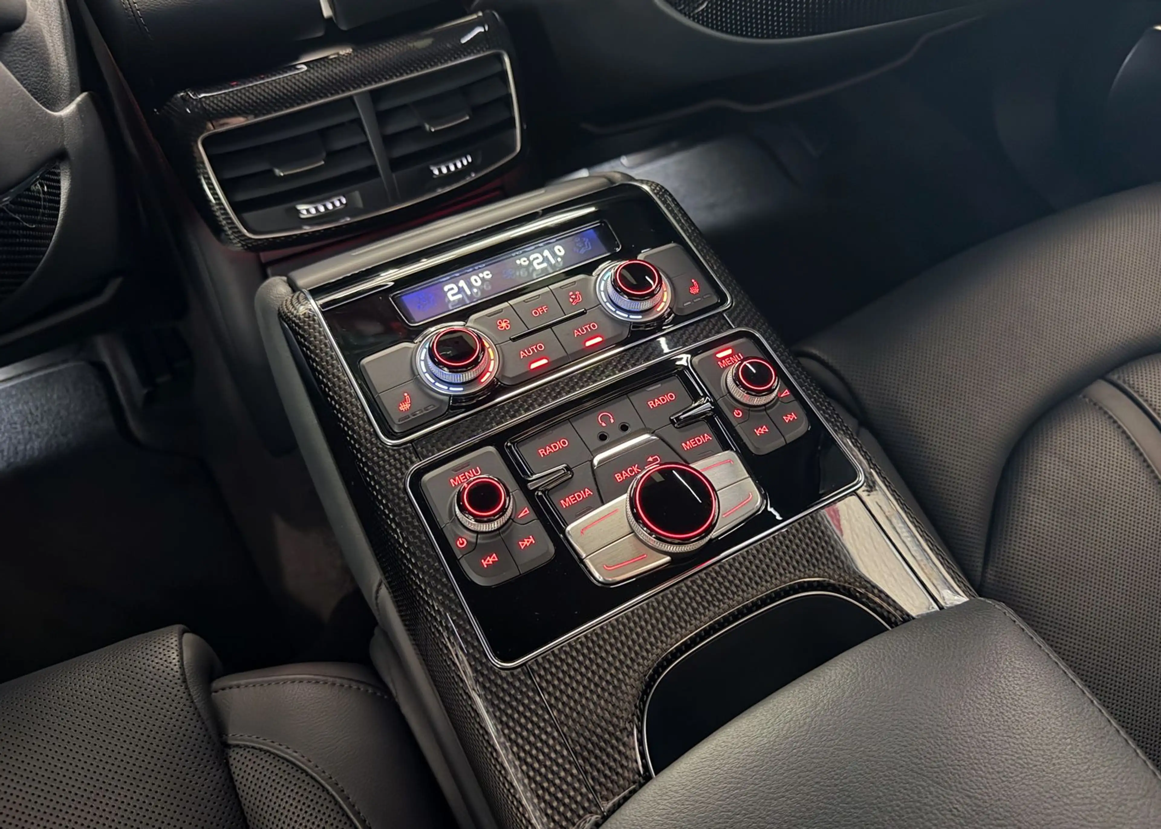 Audi S8 ACC HU B&O DAB Carbon FondEntertain Massage — photo 35