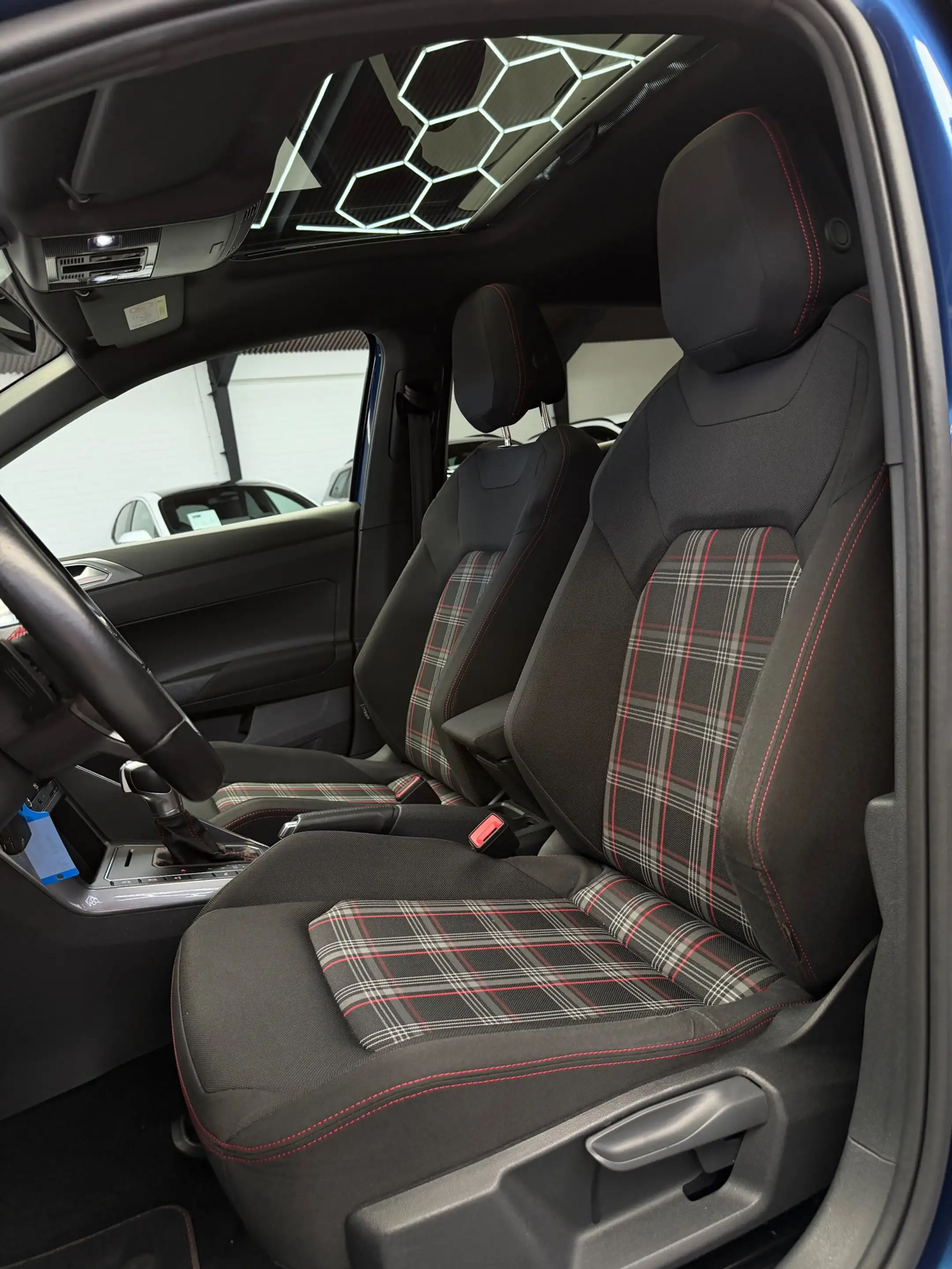 Volkswagen Polo GTI 2.0 TSI CarPlay Panorama — photo 4