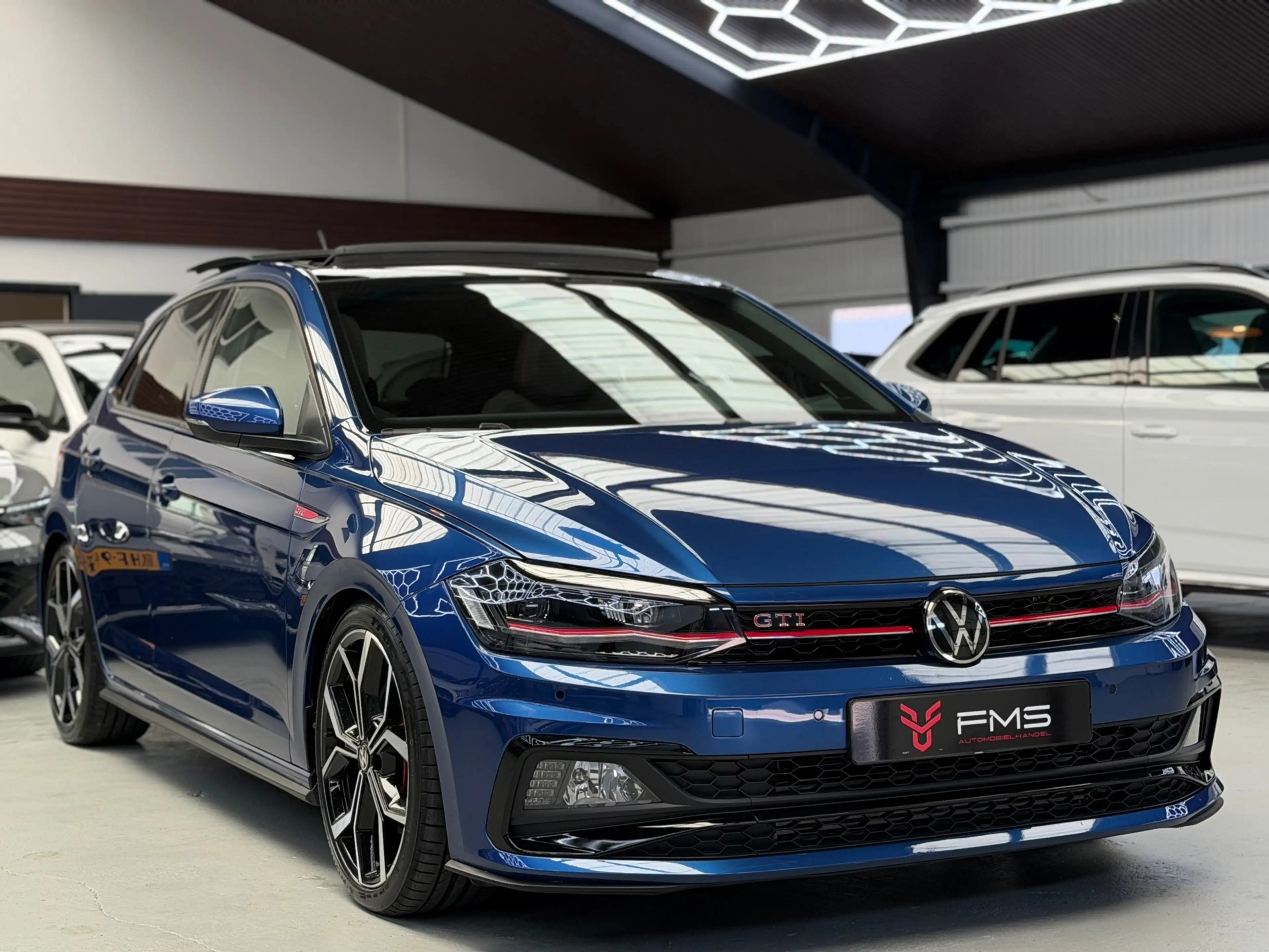 Volkswagen Polo GTI 2.0 TSI CarPlay Panorama — photo 6