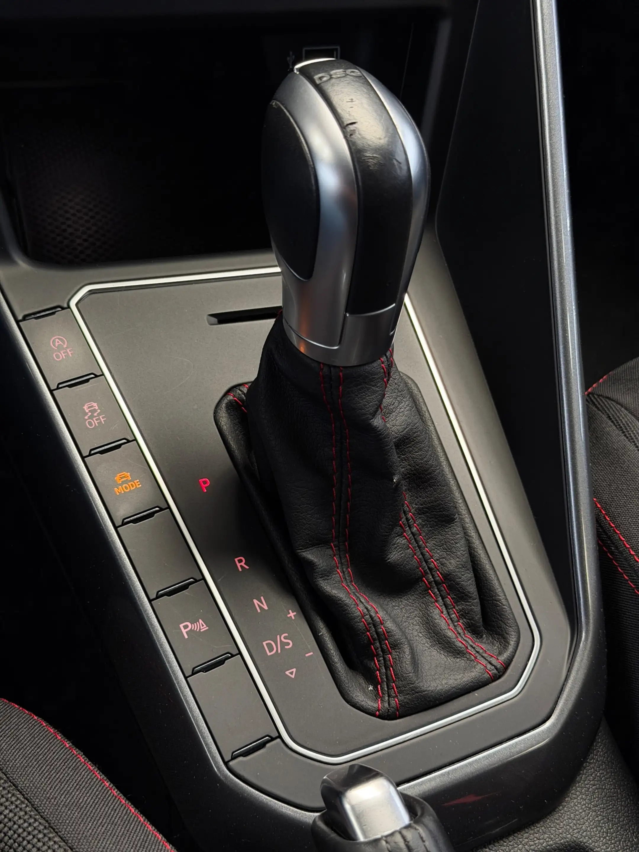 Volkswagen Polo GTI 2.0 TSI CarPlay Panorama — photo 11