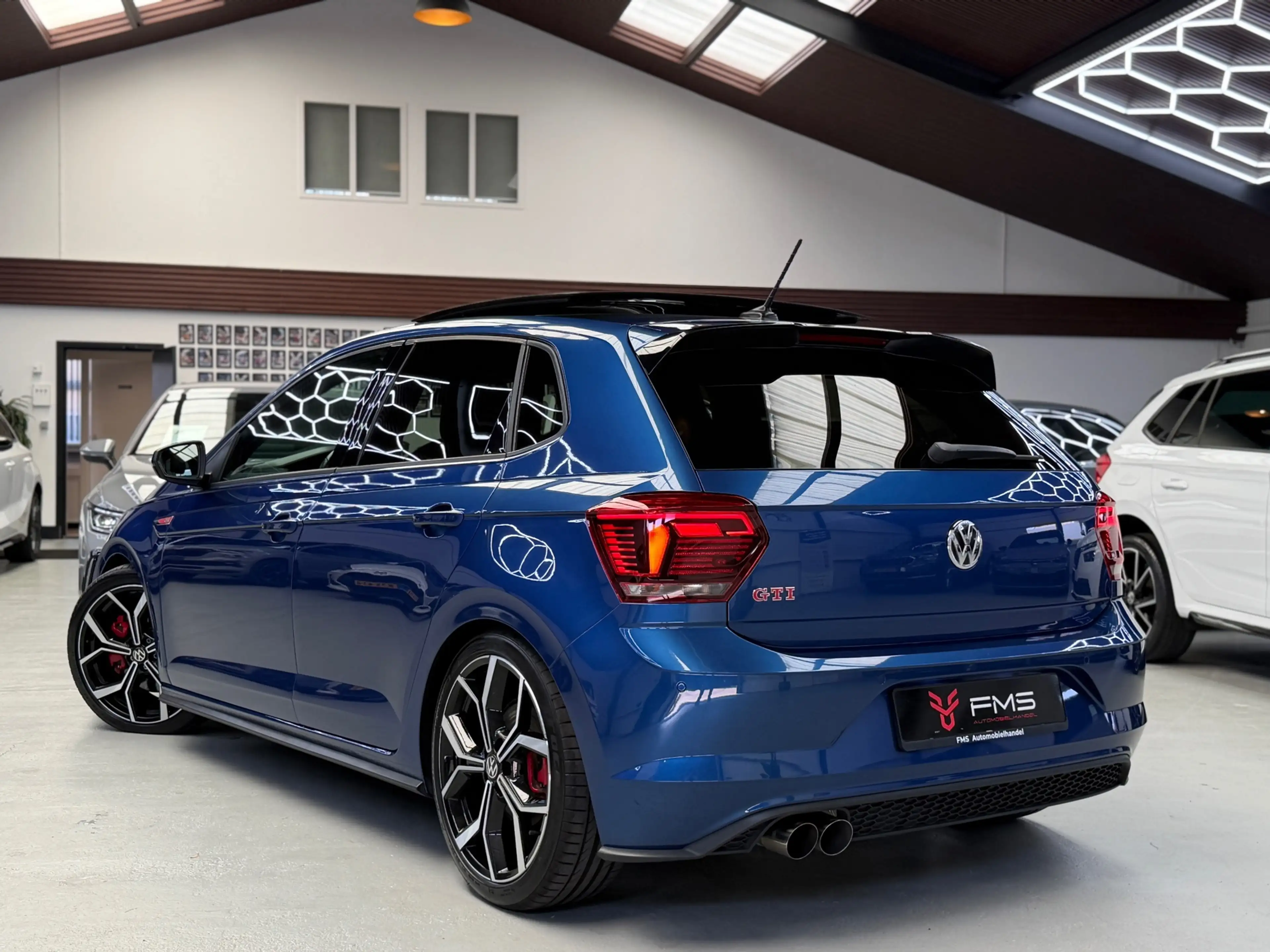 Volkswagen Polo GTI 2.0 TSI CarPlay Panorama — photo 2