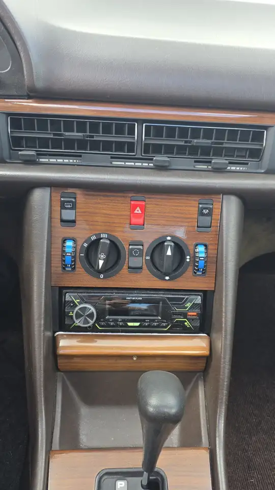 Mercedes-Benz S 260 SE, foto 8