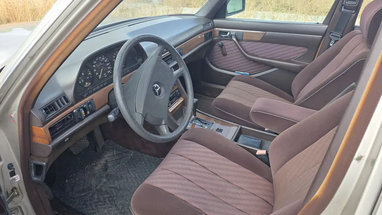 Mercedes-Benz S 260 SE, foto 10
