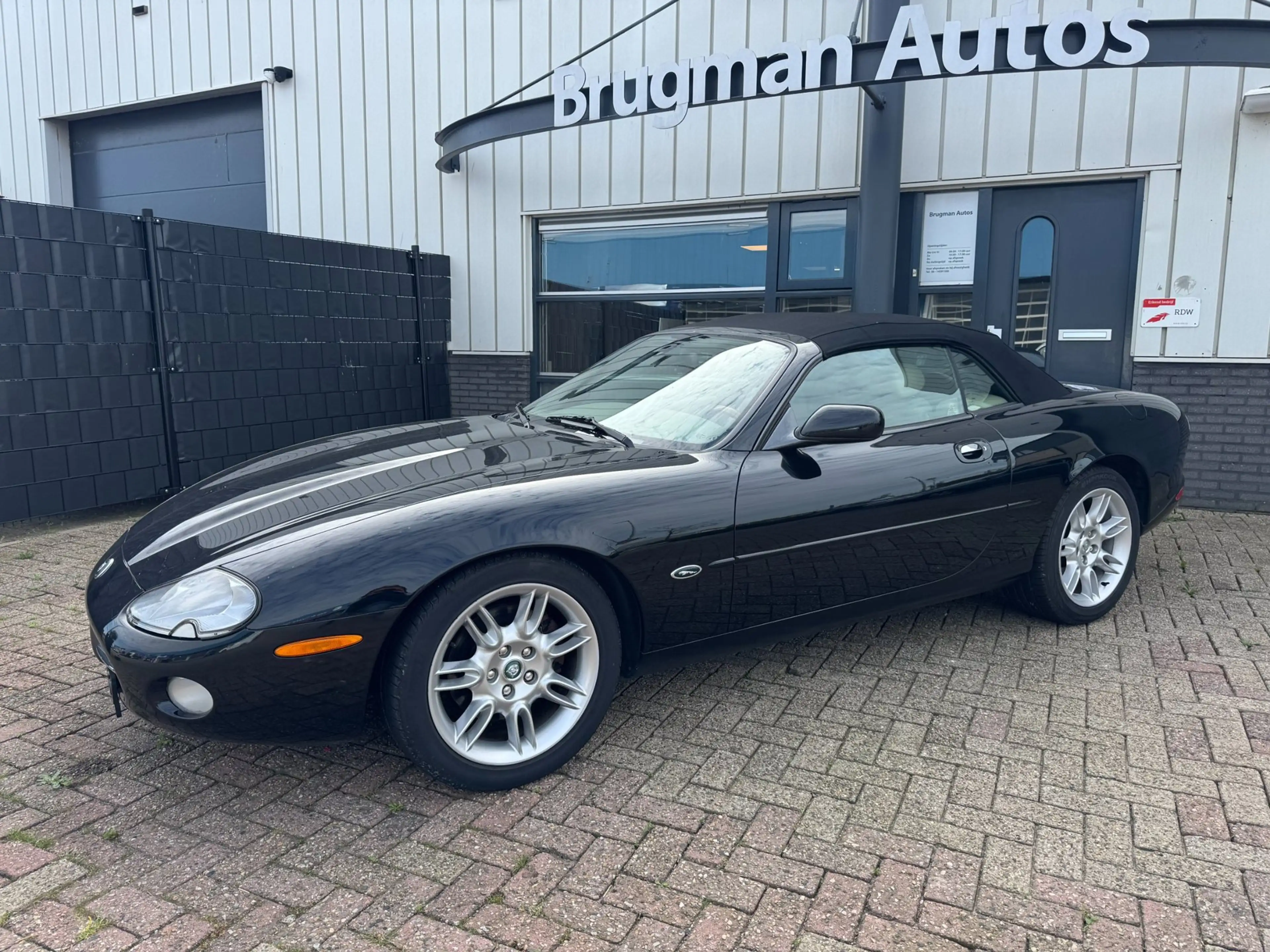 Jaguar XK8 4.0 V8 Convertible — photo 10