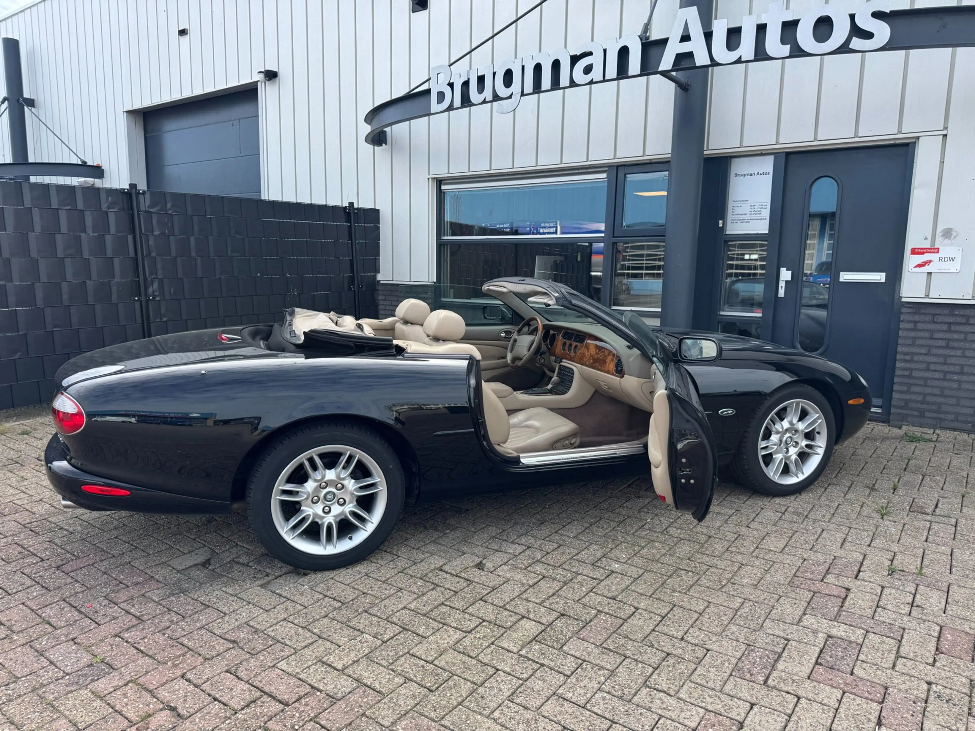 Jaguar XK8 4.0 V8 Convertible — photo 15
