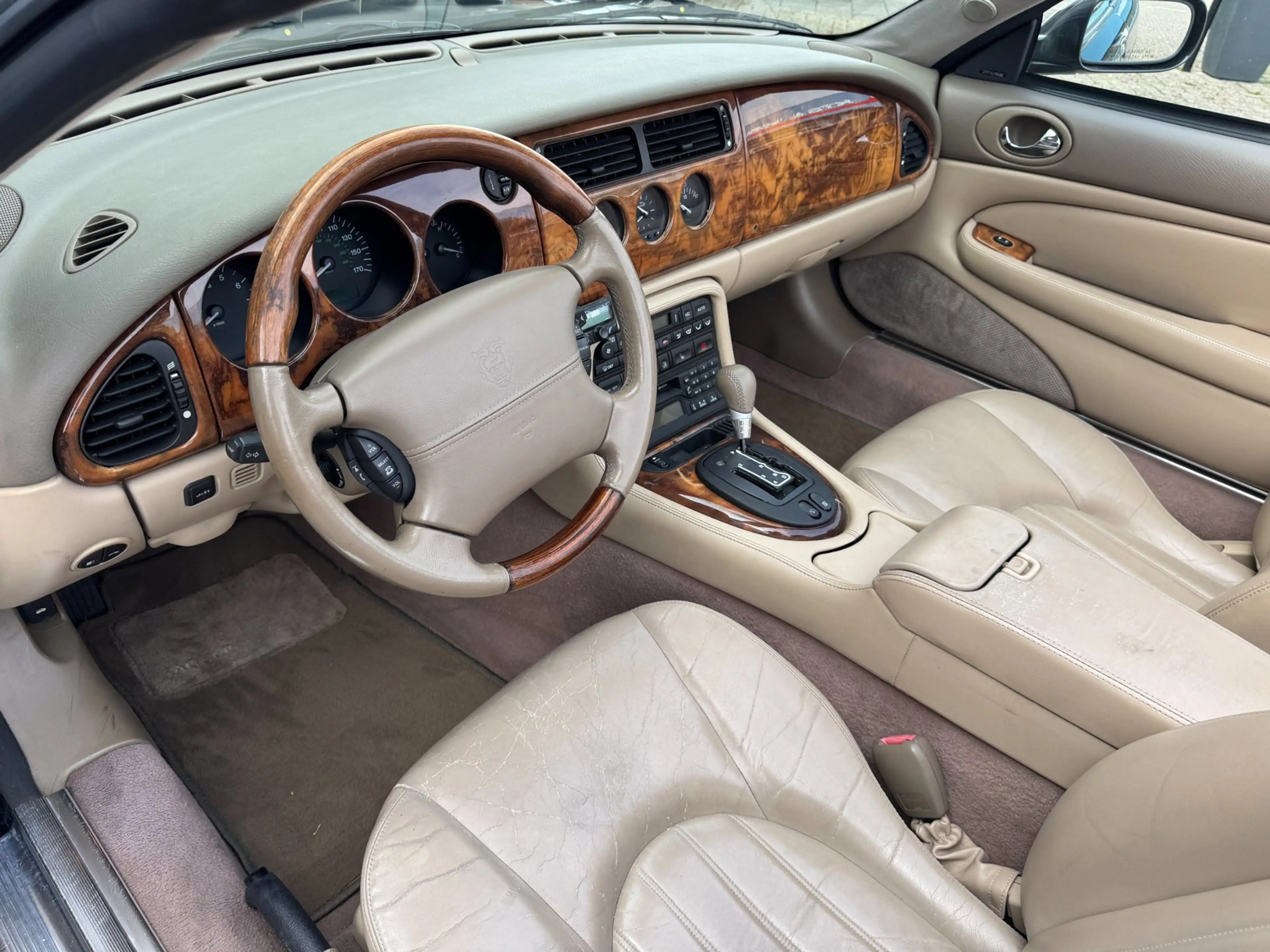 Jaguar XK8 4.0 V8 Convertible — photo 2