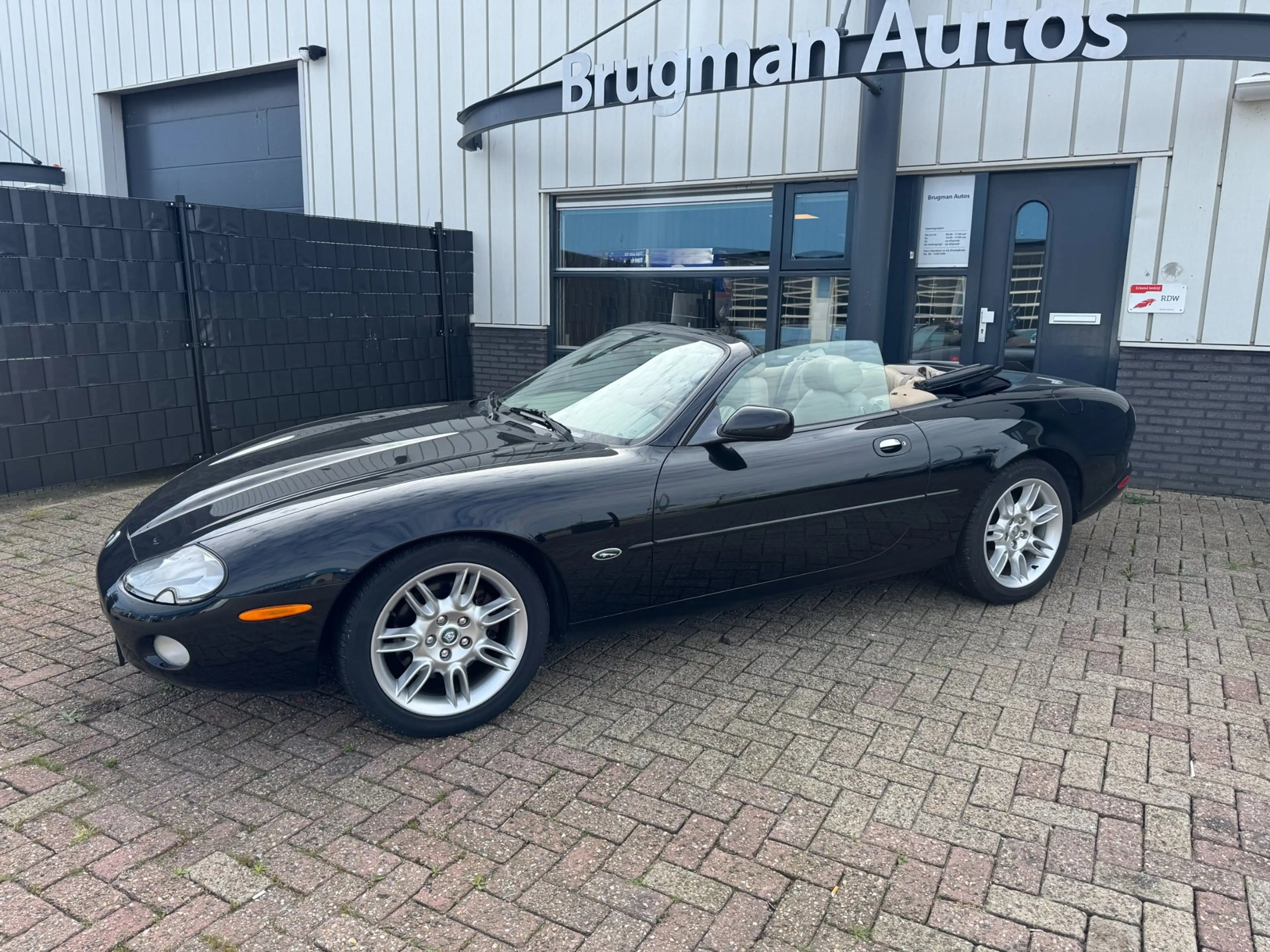 Jaguar XK8 4.0 V8 Convertible — photo 4
