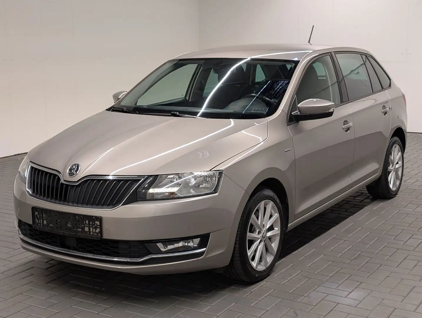 Skoda Rapid/Spaceback Spaceback Clever Klimaautom./SHZ/PDC/AHK/T Beige - 1