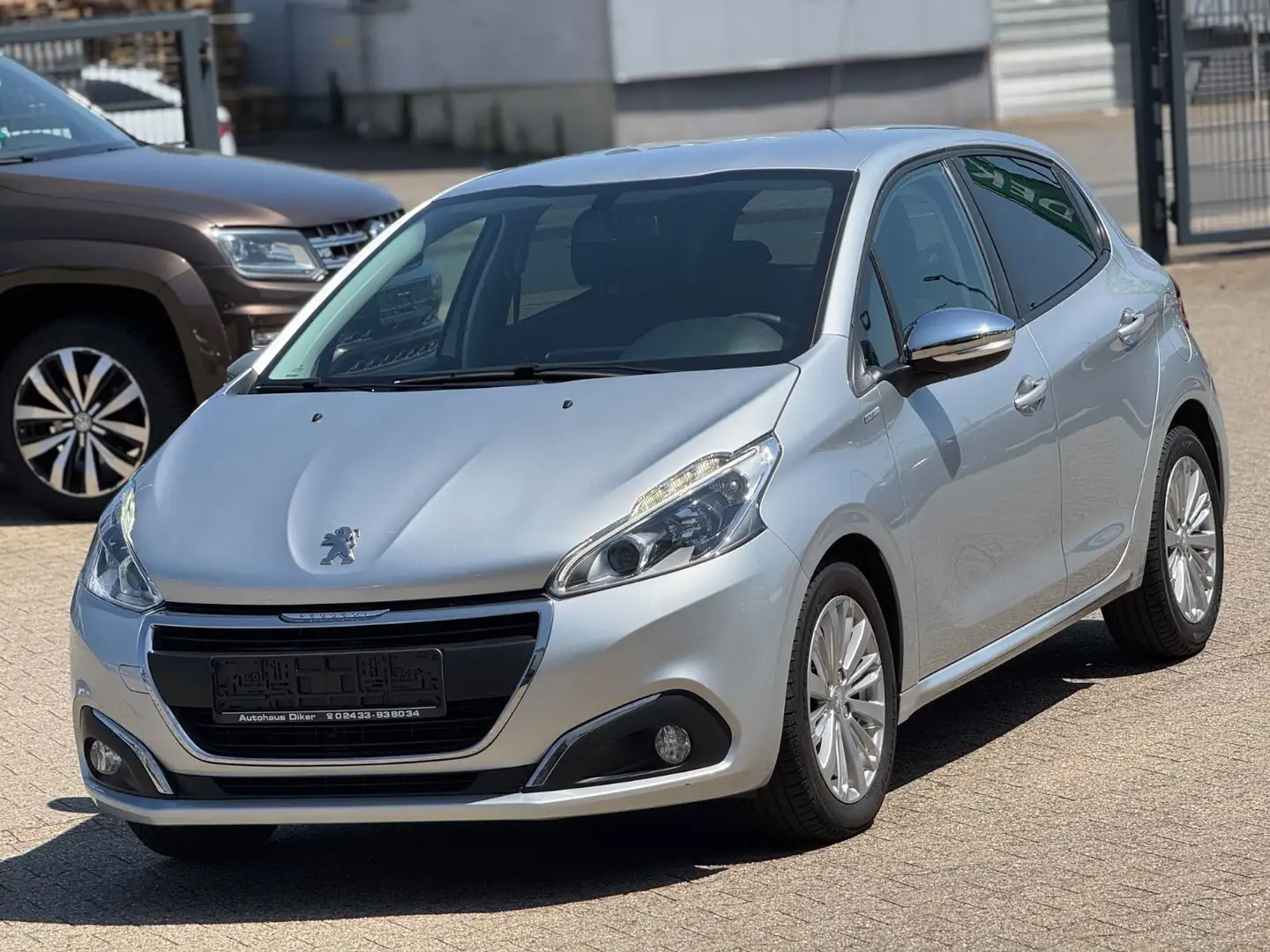Peugeot 208 Style Euro6,Navi,Klima Grau - 1