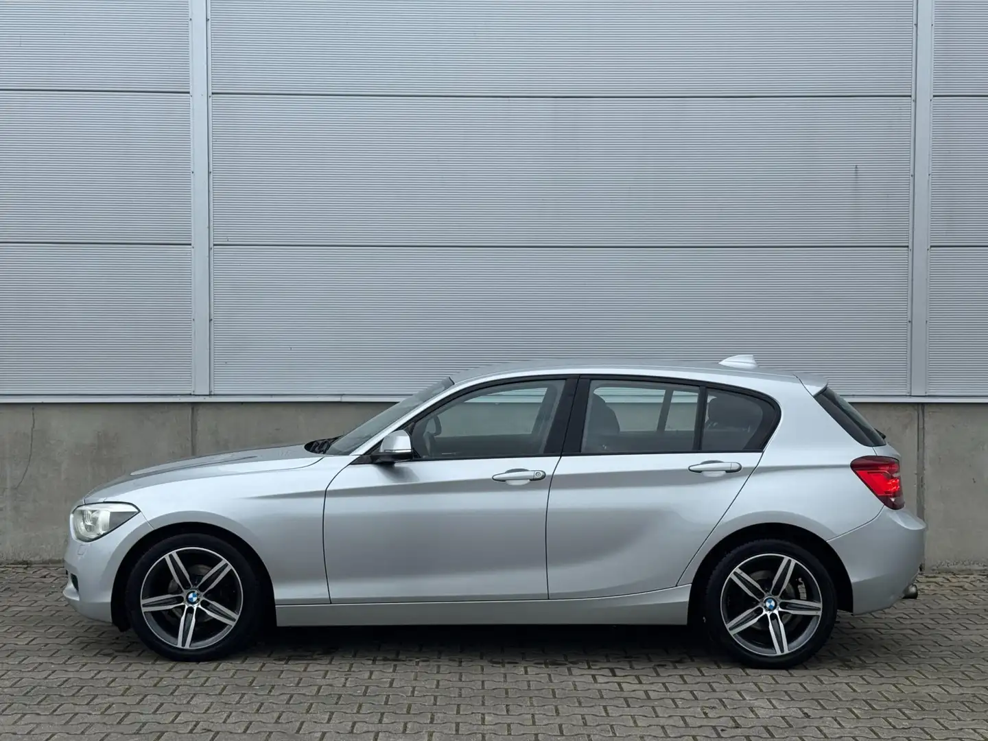 BMW 116 1-serie 116i Business+ Automaat AIRCO|NAVI|CRUISE| Grijs - 2