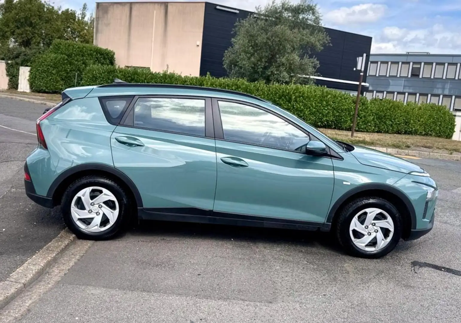 Hyundai BAYON 1.0 T-GDI 100 HYBRID 48V INITIA 10825HT 10/2023 ENTRETIEN COMPLET ET A JOUR Groen - 2