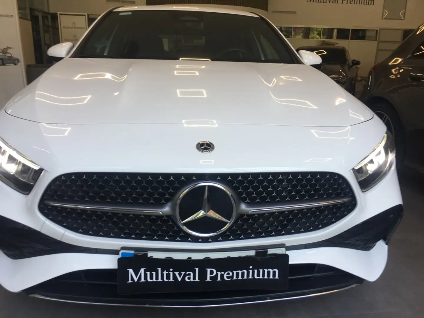 Mercedes-Benz A 180 180d Progressive Line Advanced 8G-DCT Blanc - 2