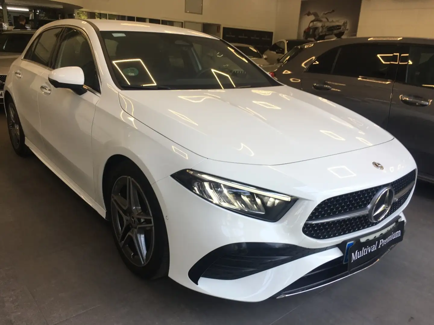 Mercedes-Benz A 180 180d Progressive Line Advanced 8G-DCT Blanc - 1