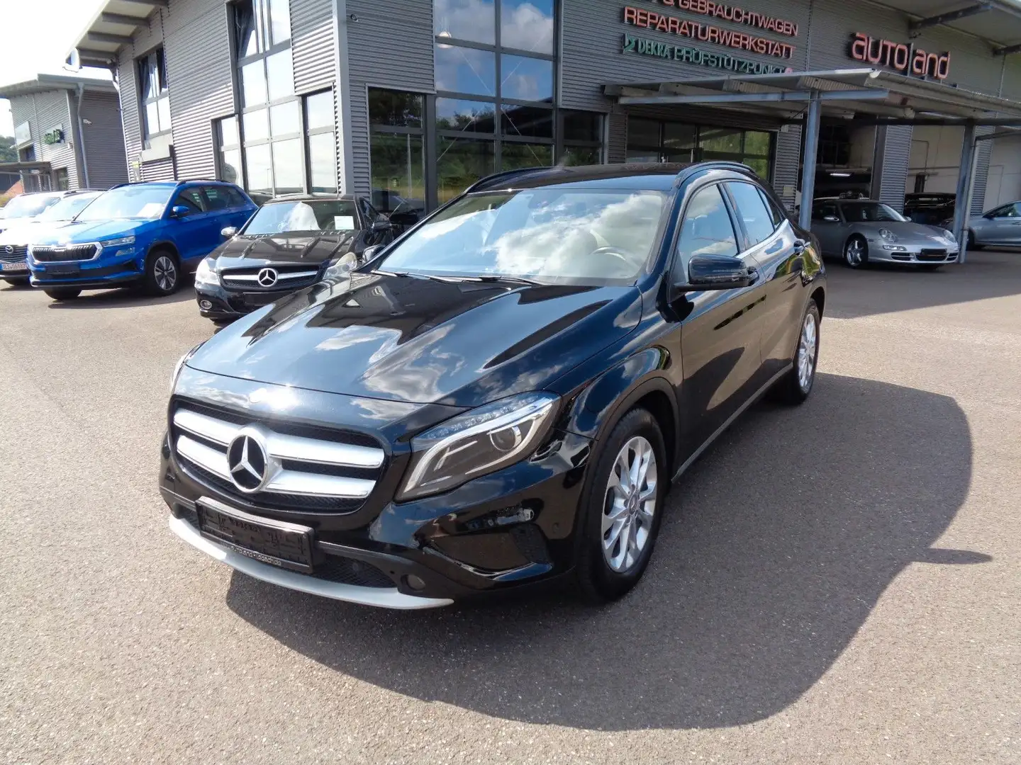 Mercedes-Benz GLA 250 4Matic Schwarz - 1