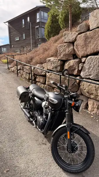 Triumph Bonneville T100 - foto 2