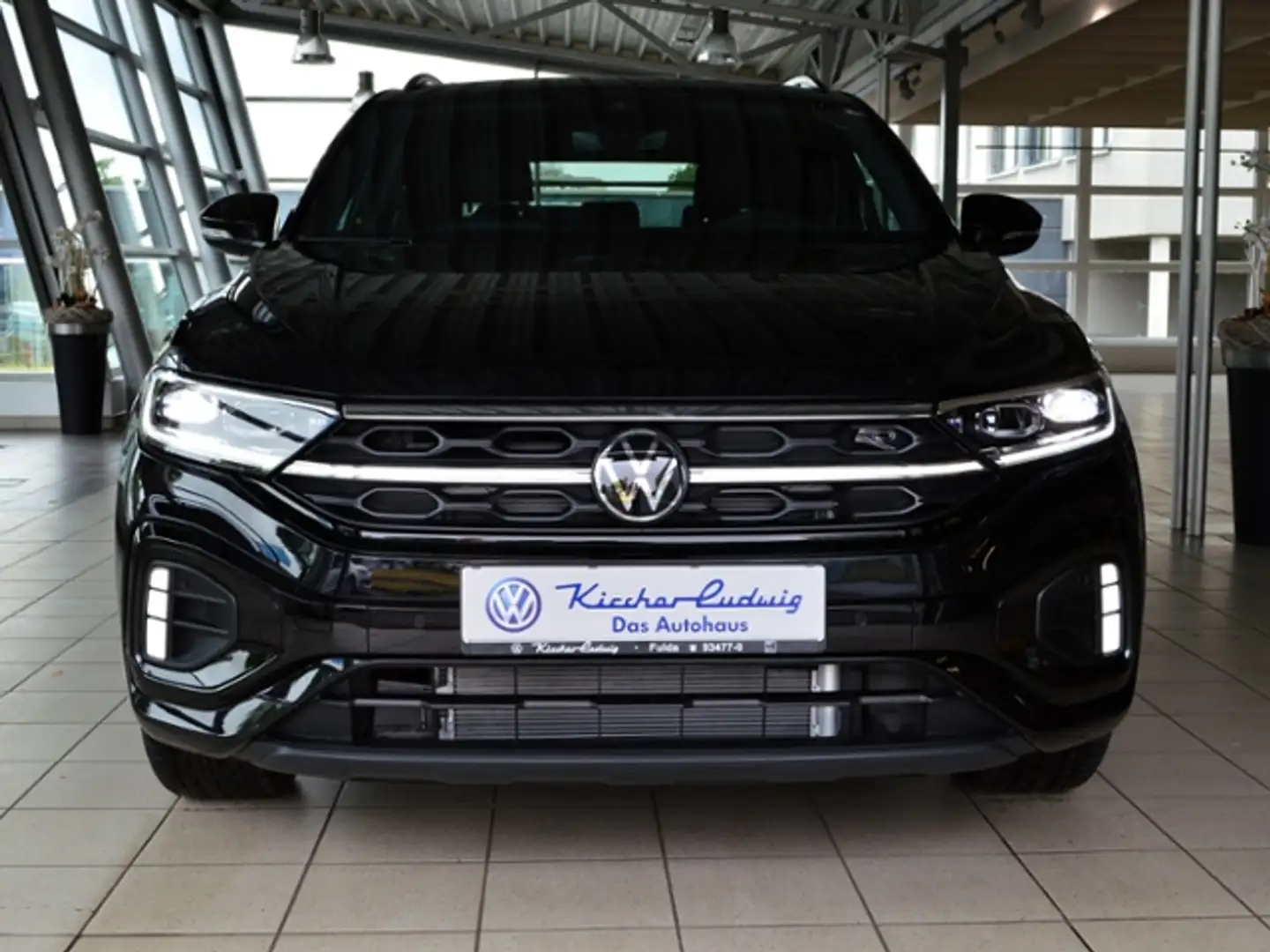 Volkswagen T-Roc 1,5 TSI DSG R-Line Black Style PANO IQ-LIGHT Schwarz - 2
