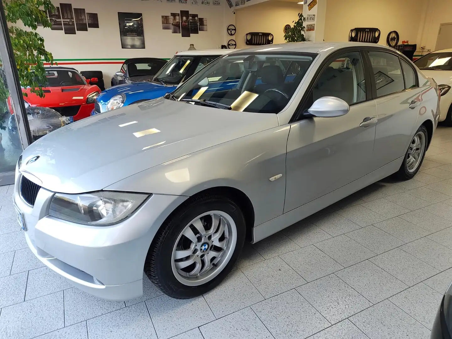 BMW 320 i *BENZINA* *MANUALE* Argent - 1
