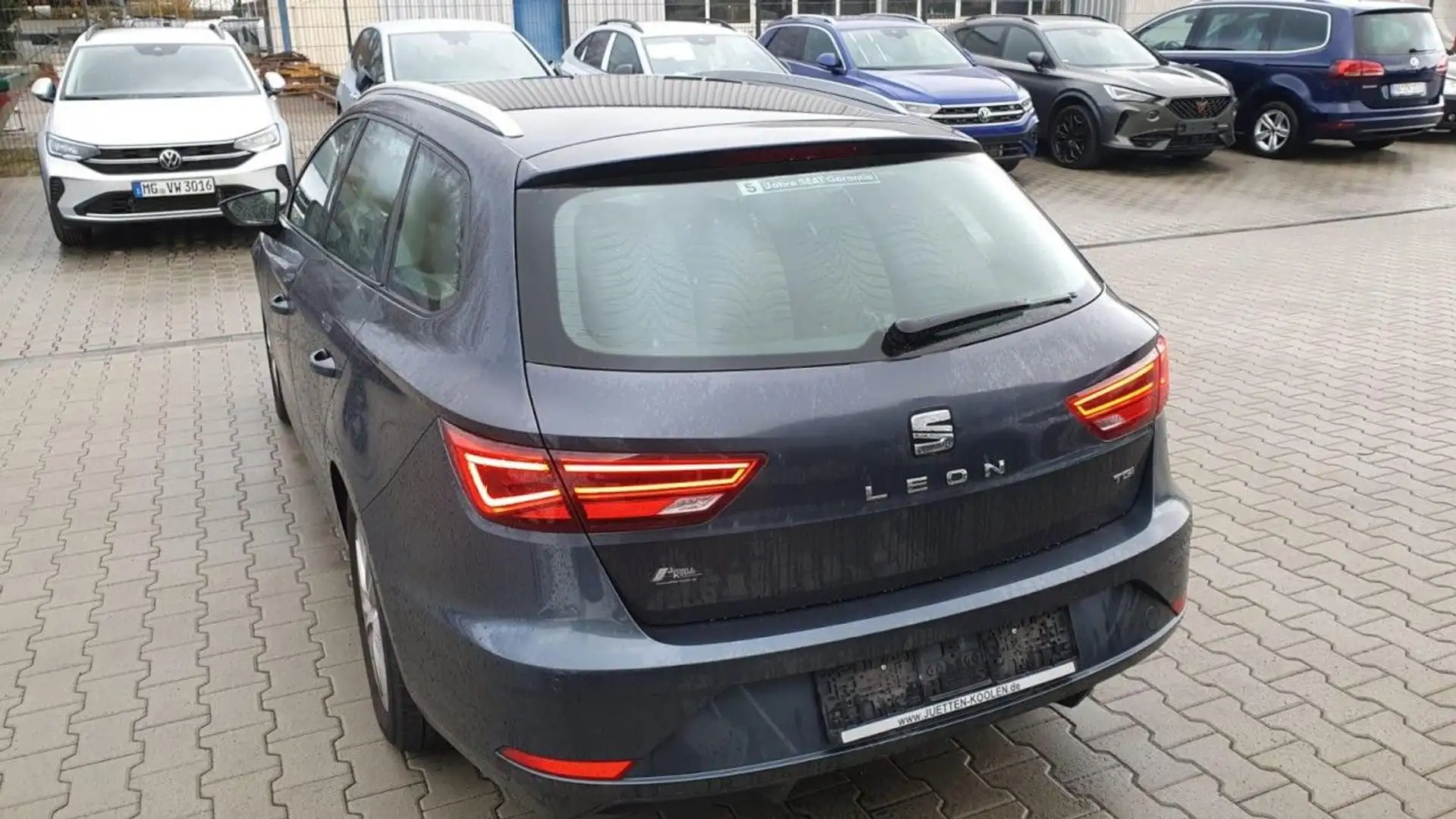 SEAT Leon ST 1.5 TGI Style Klima Einparkhilfe Grau - 2