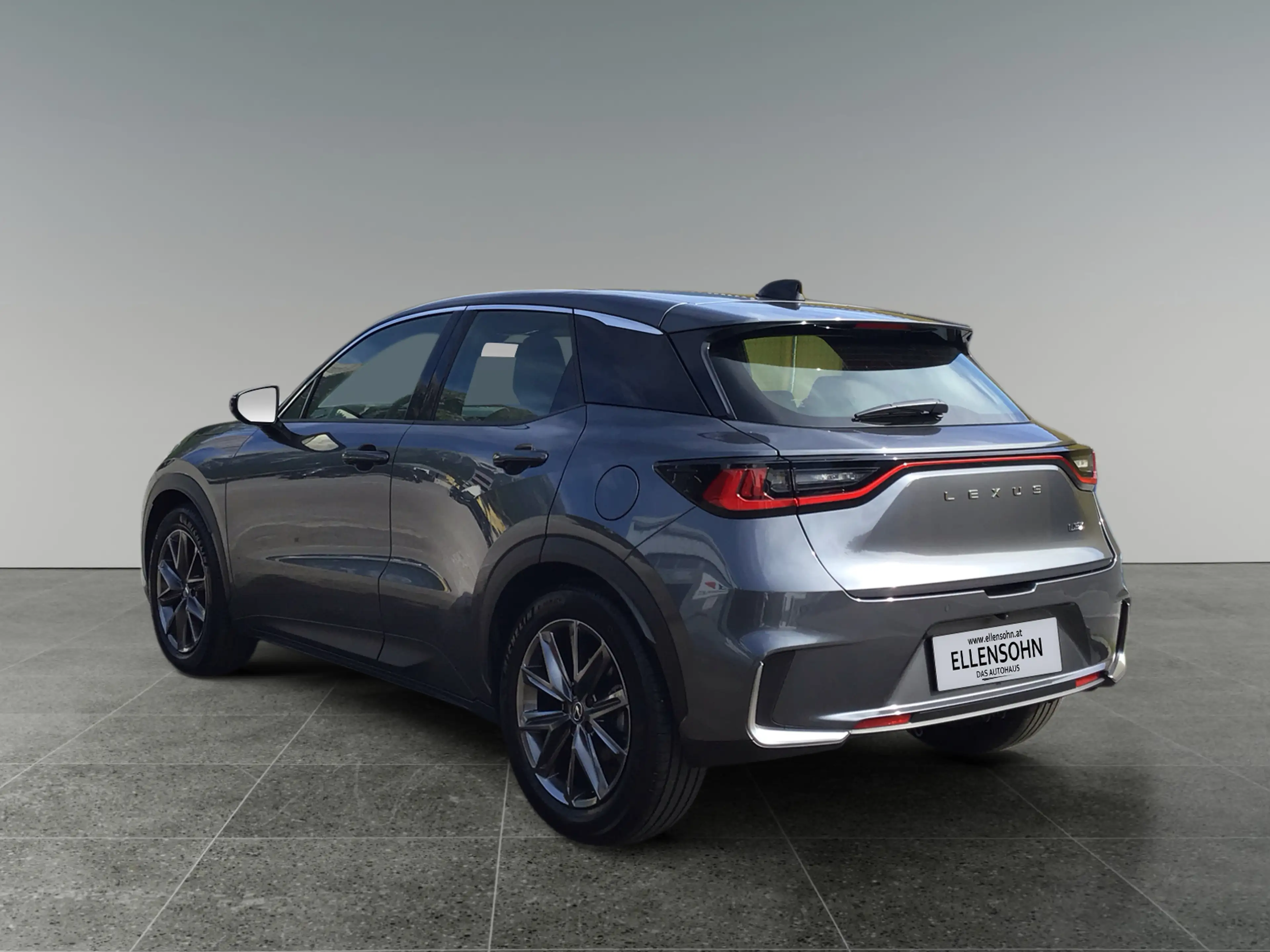 Lexus LBX Elegant CVT 4x4 Anhängerkupplung! — photo 3