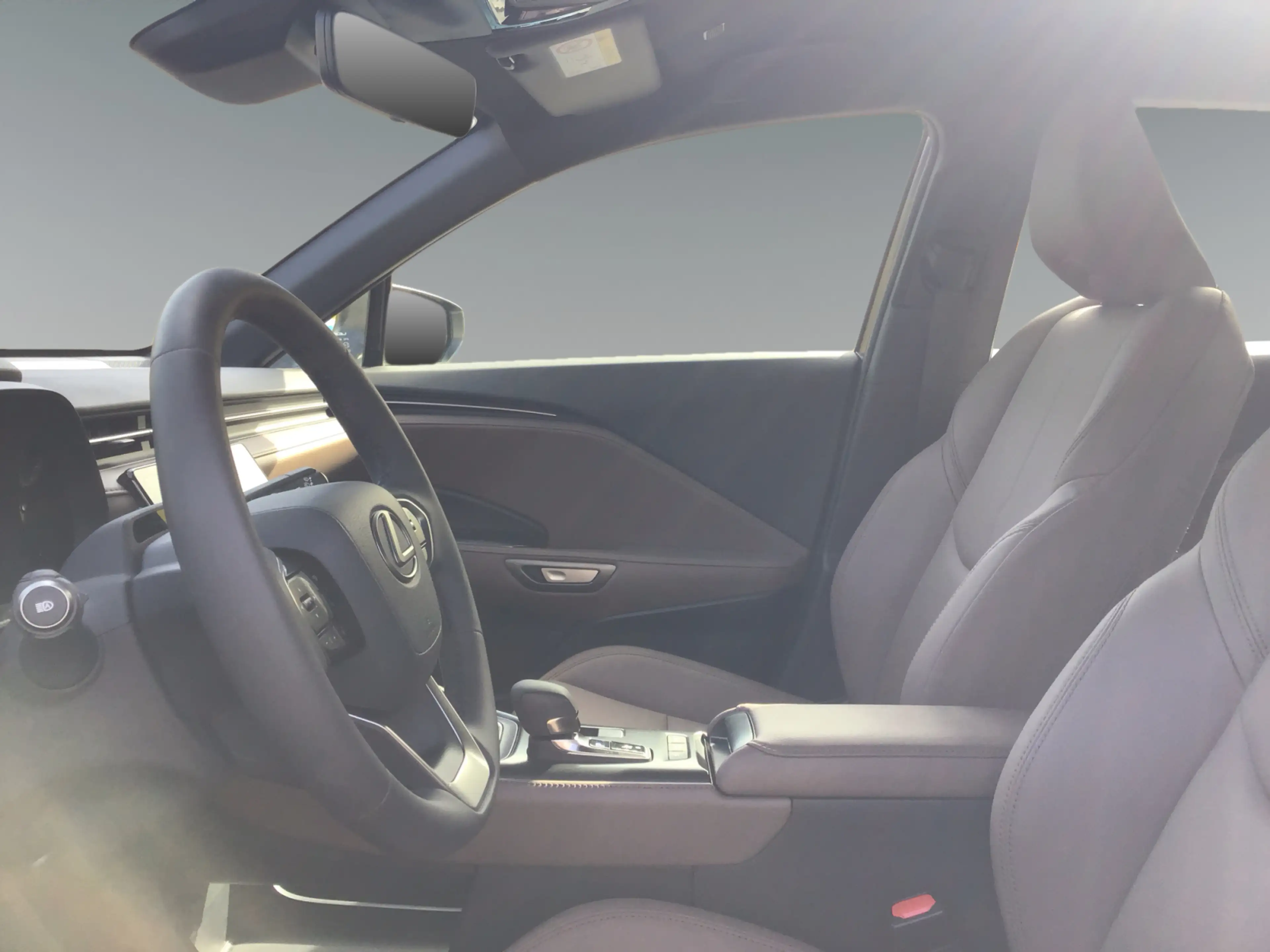 Lexus LBX Elegant CVT 4x4 Anhängerkupplung! — photo 9