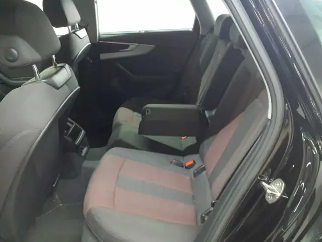 Audi A4 view 14