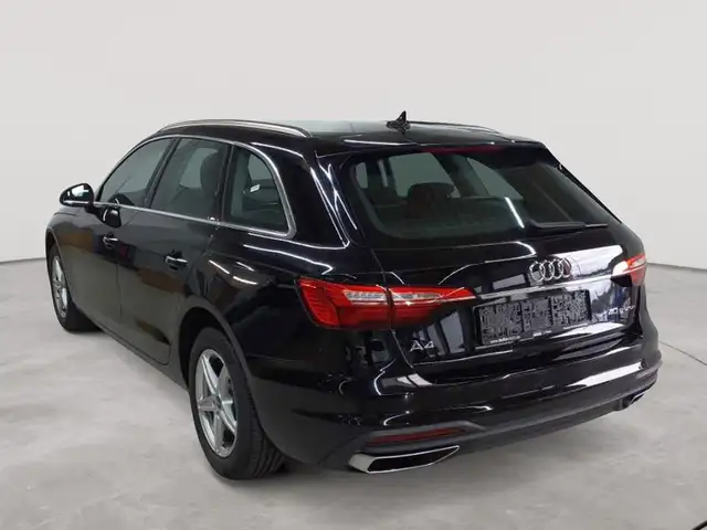 Audi A4 view 5