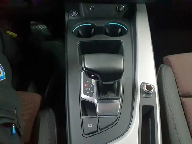 Audi A4 view 10