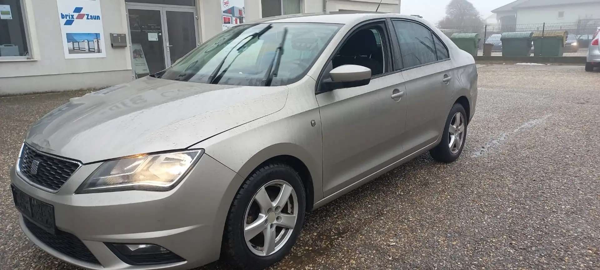 SEAT Toledo 1,2 TSI Style Grau - 1
