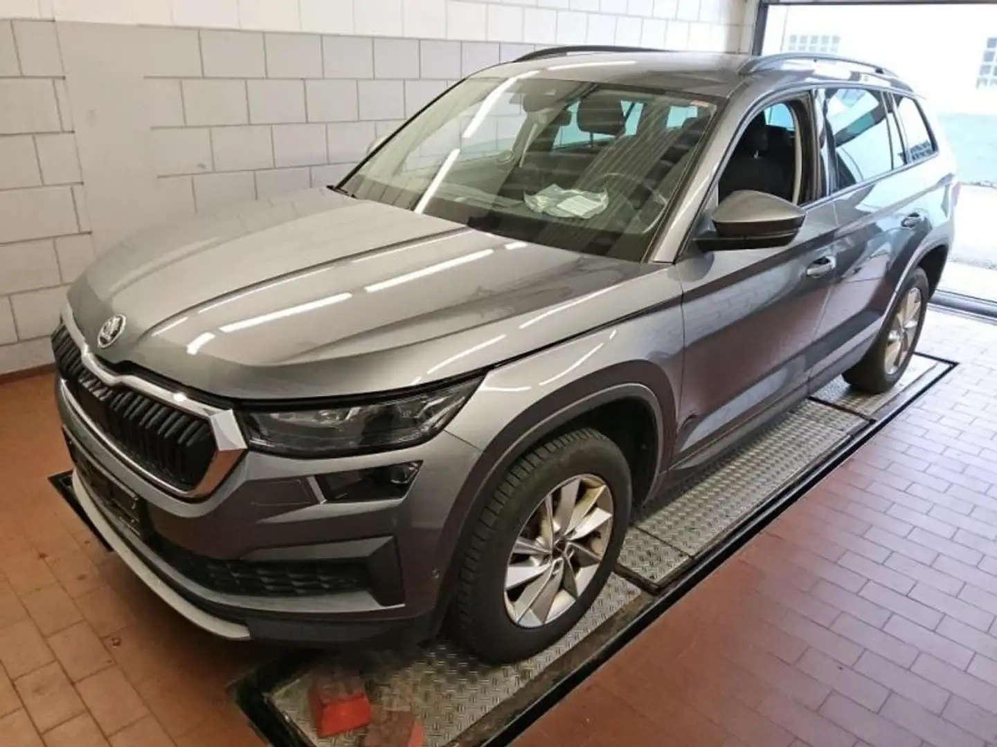 Skoda Kodiaq 2.0 TDI 4x4 DSG Tour Standhzg. ACC-Front- Grau - 2