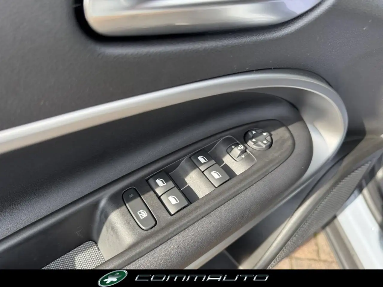 Jeep Avenger 1.2 Turbo 110 CV MHEV Summit 12