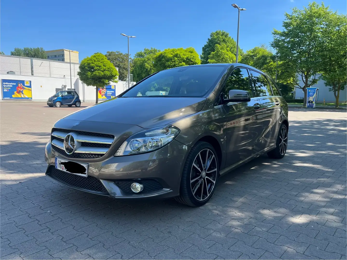 Mercedes-Benz B 180 B 180 (BlueEFFICIENCY) Grau - 1