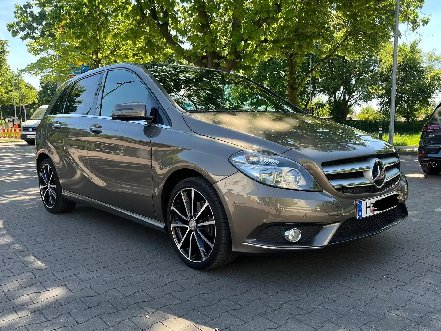 Mercedes-Benz B 180 B 180 (BlueEFFICIENCY) Grau - 2