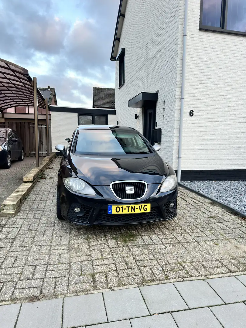 SEAT Leon 2.0 TFSI FR Czarny - 2