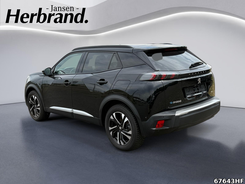 Peugeot e-2008 GT — photo 4
