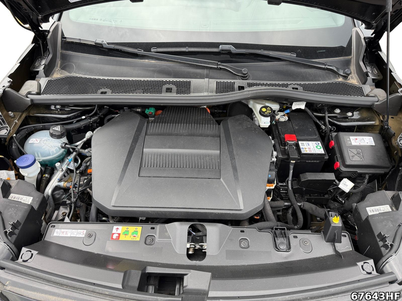Peugeot e-2008 GT — photo 7