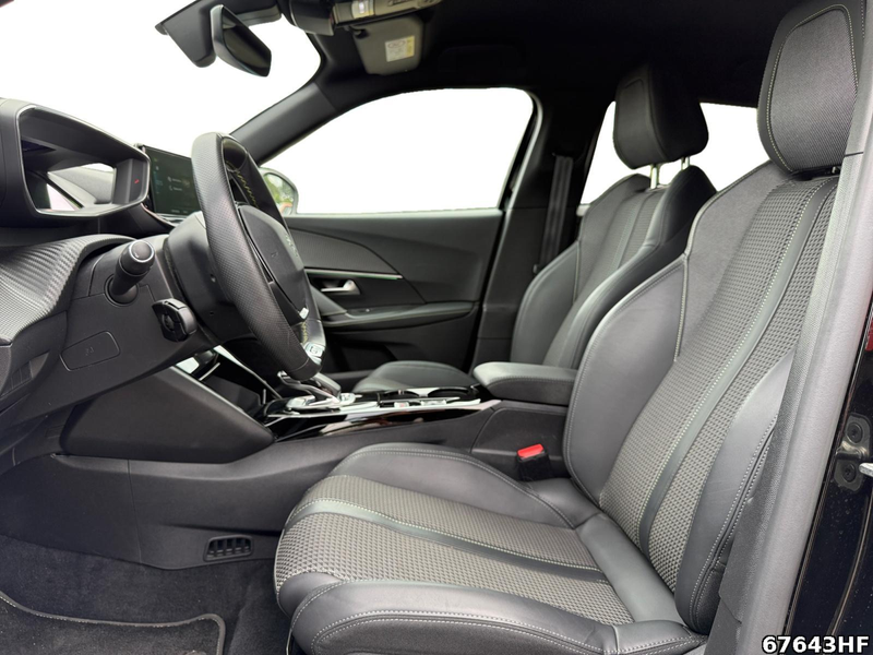 Peugeot e-2008 GT — photo 11