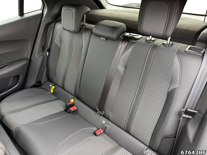 Peugeot e-2008 GT — photo 12