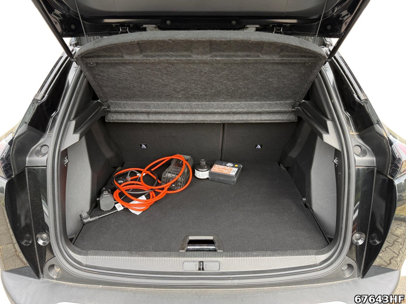 Peugeot e-2008 GT — photo 6