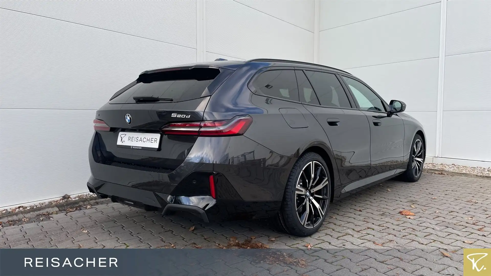 BMW 520 d A xDrive Tou M-Sport,M-Sport PRO,AHK,DAProf Grau - 2