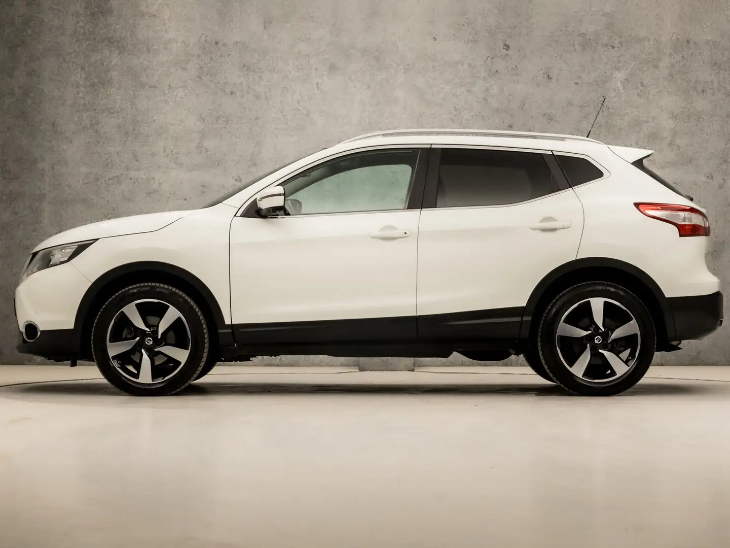 Nissan Qashqai 1.2 Deluxe Automaat (PANORAMADAK, NAVIGATIE, CLIMA Wit - 2