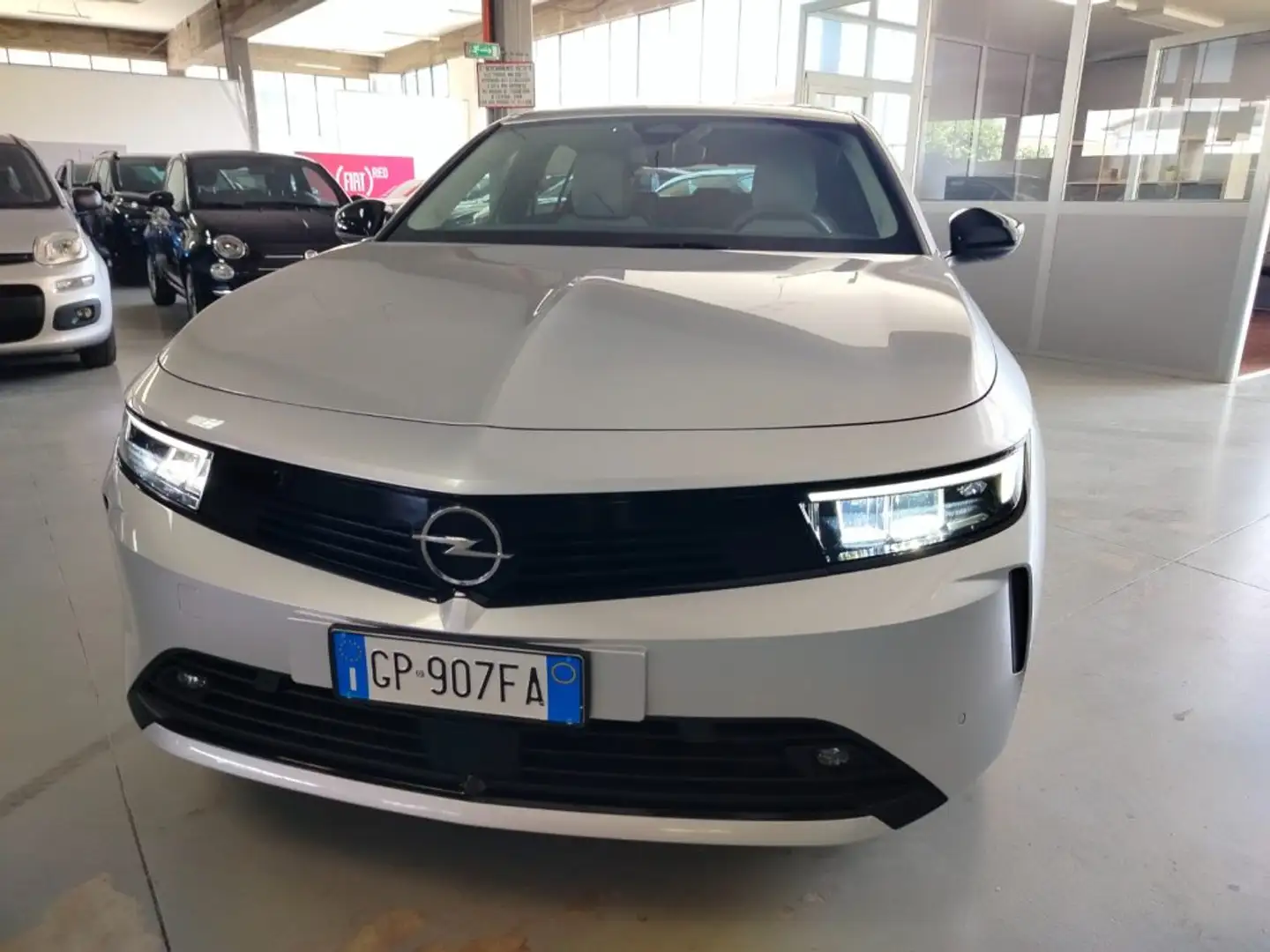 Opel Astra 1.2 Turbo 130 CV AT8 Business Elegance srebrna - 2
