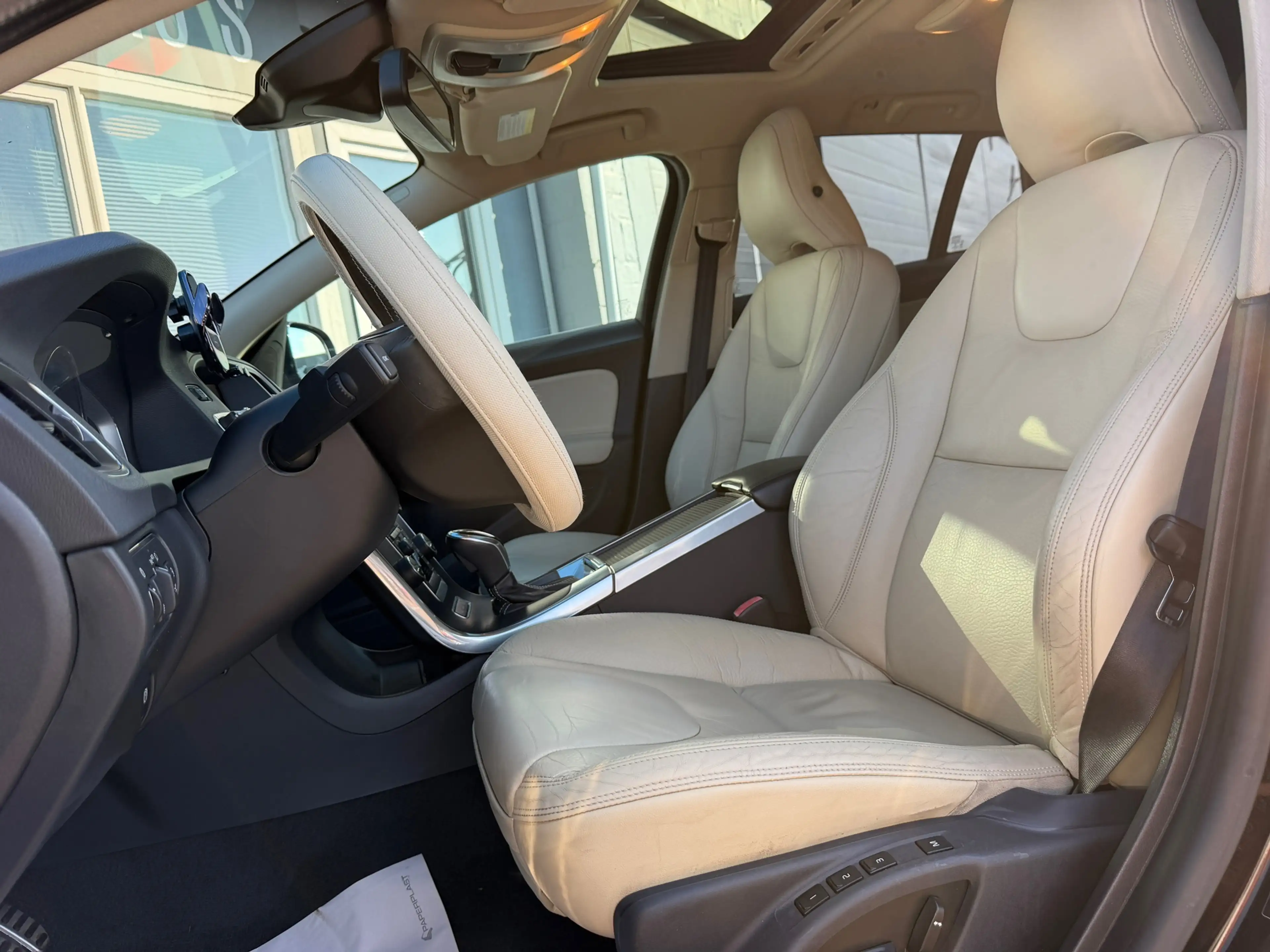 Volvo V60 2.4 D6 AWD Plug-In Hybrid Summum|Pano|Memory|H&K — photo 5