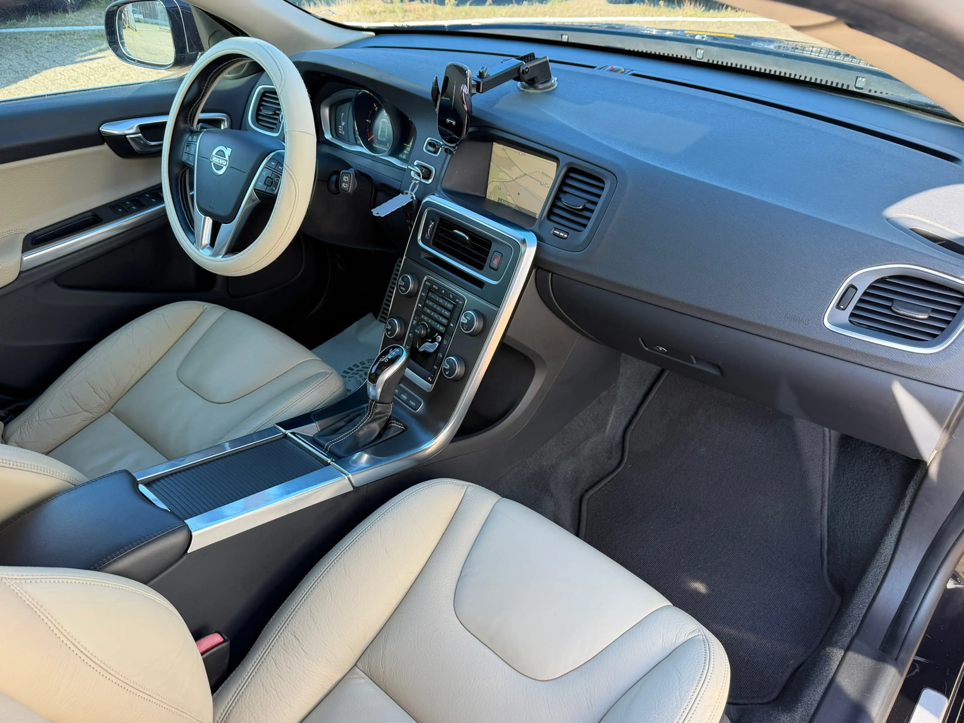 Volvo V60 2.4 D6 AWD Plug-In Hybrid Summum|Pano|Memory|H&K — photo 11