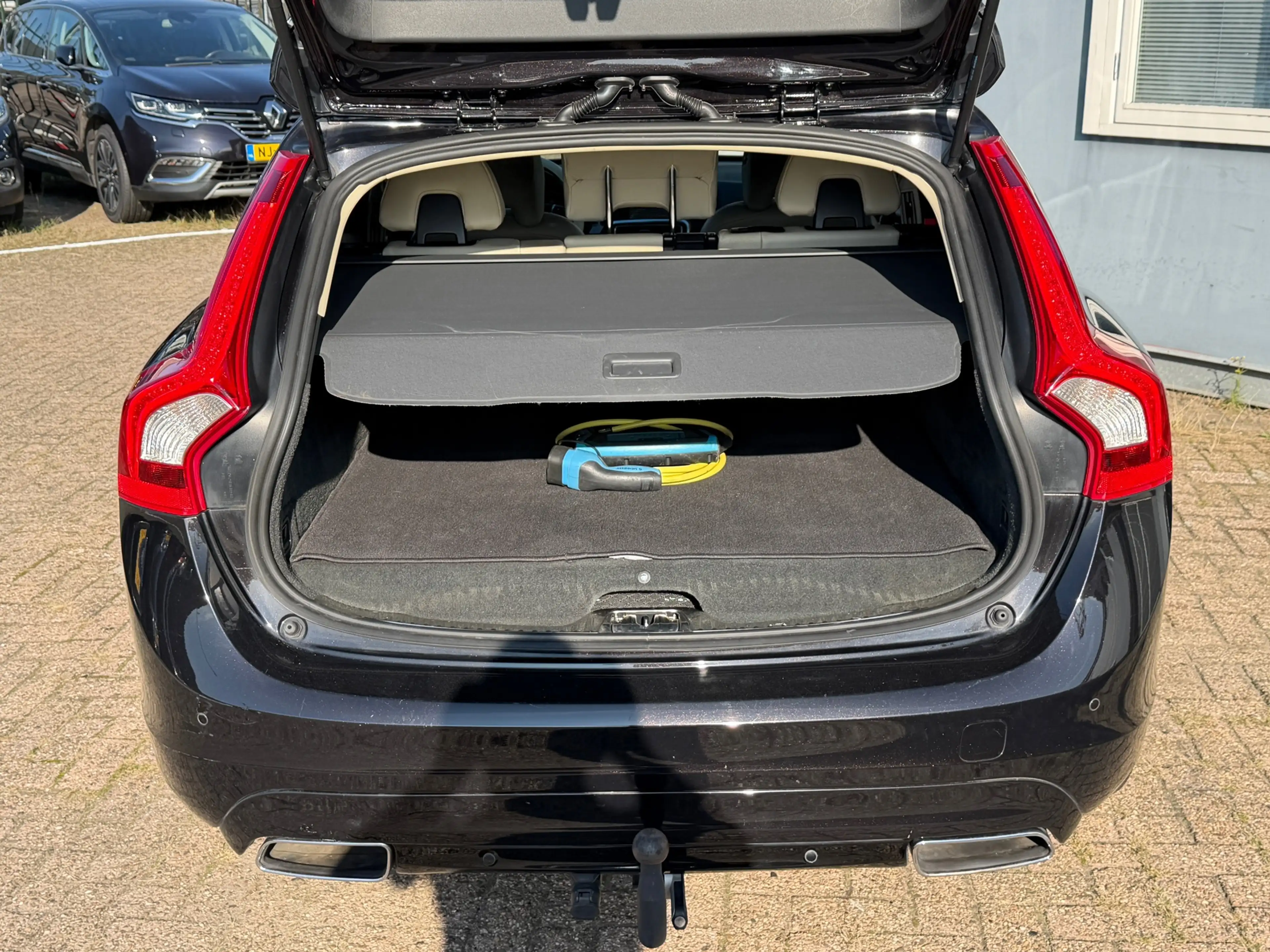 Volvo V60 2.4 D6 AWD Plug-In Hybrid Summum|Pano|Memory|H&K — photo 7