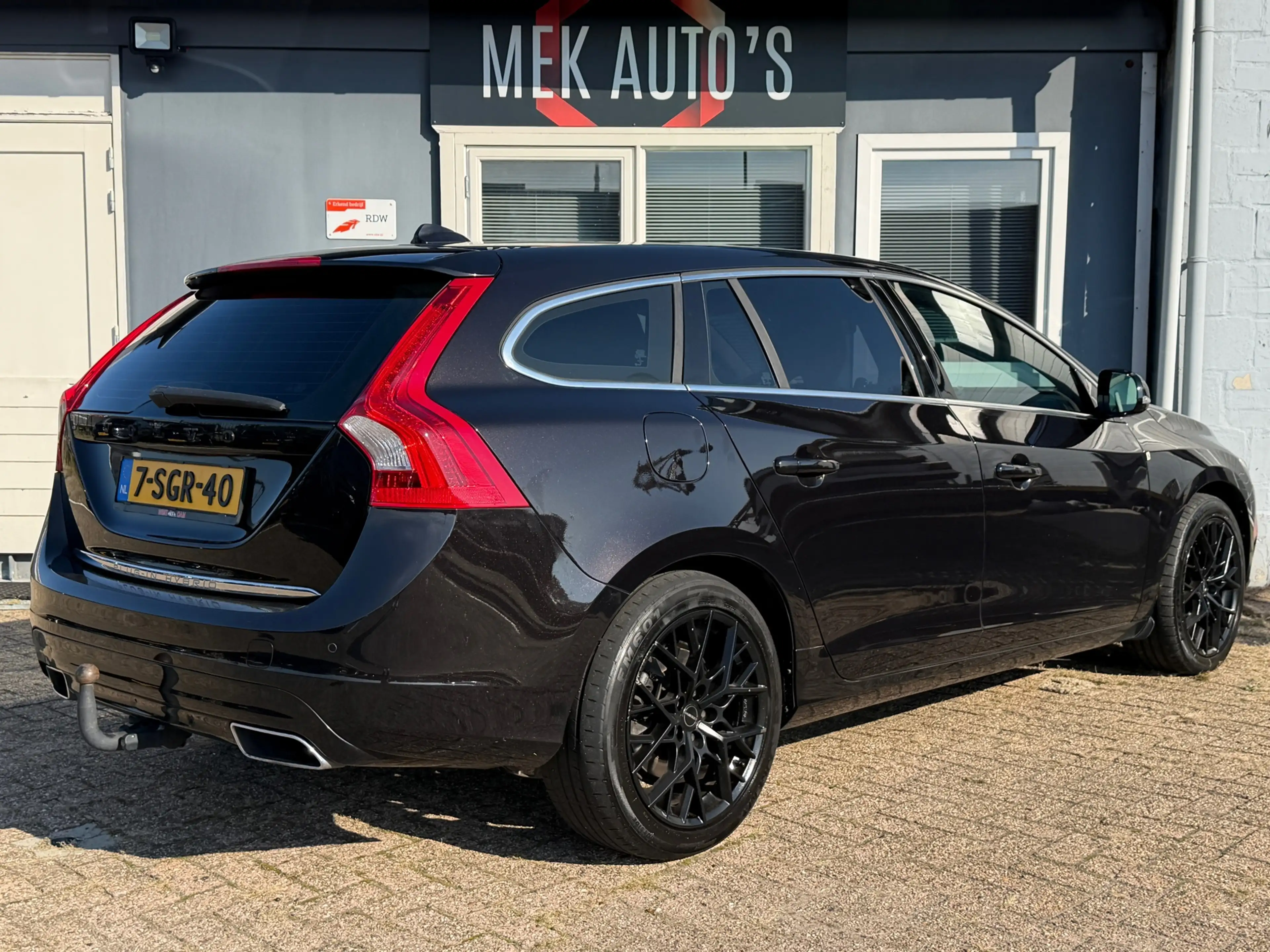 Volvo V60 2.4 D6 AWD Plug-In Hybrid Summum|Pano|Memory|H&K — photo 2