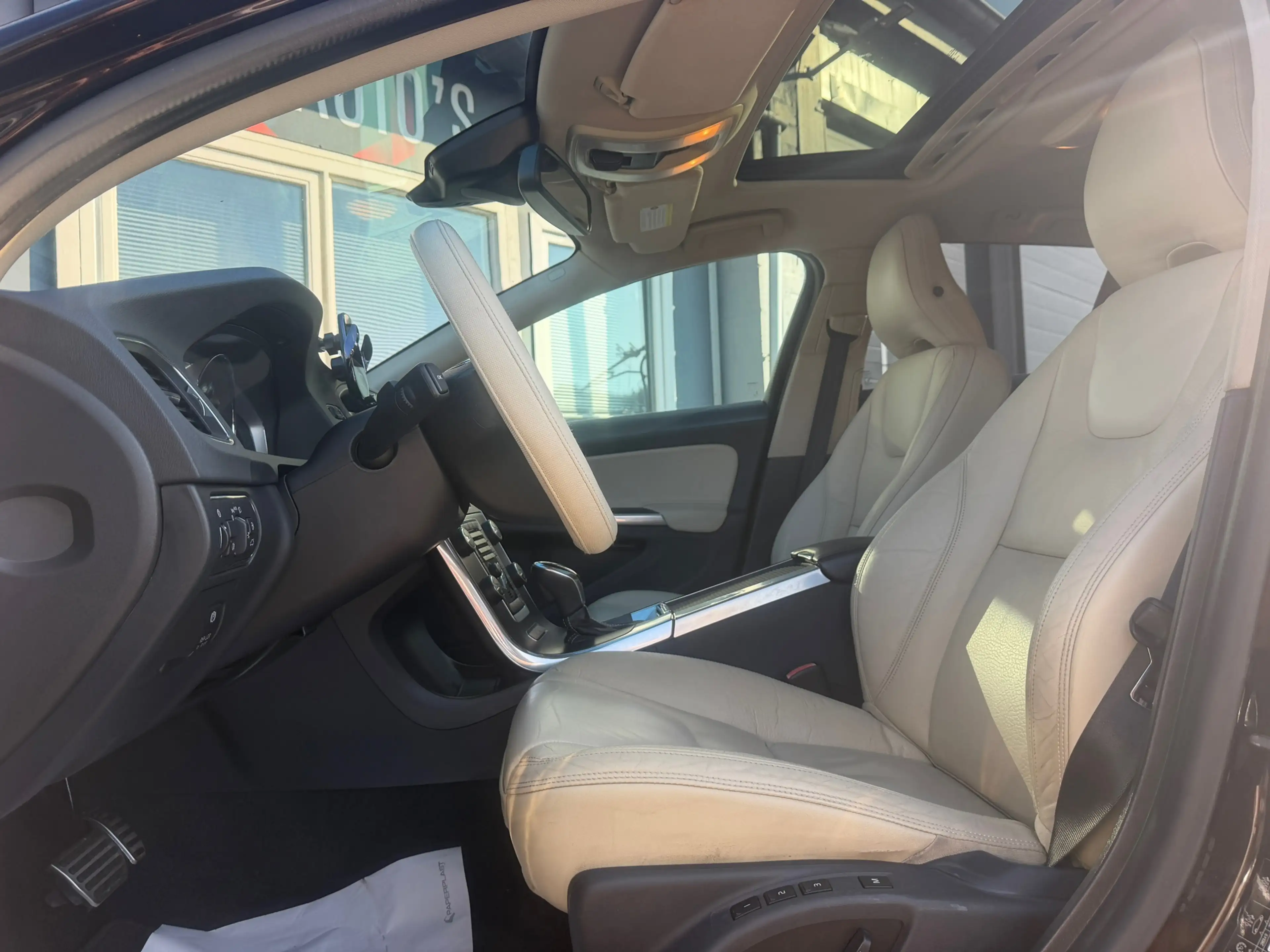 Volvo V60 2.4 D6 AWD Plug-In Hybrid Summum|Pano|Memory|H&K — photo 4